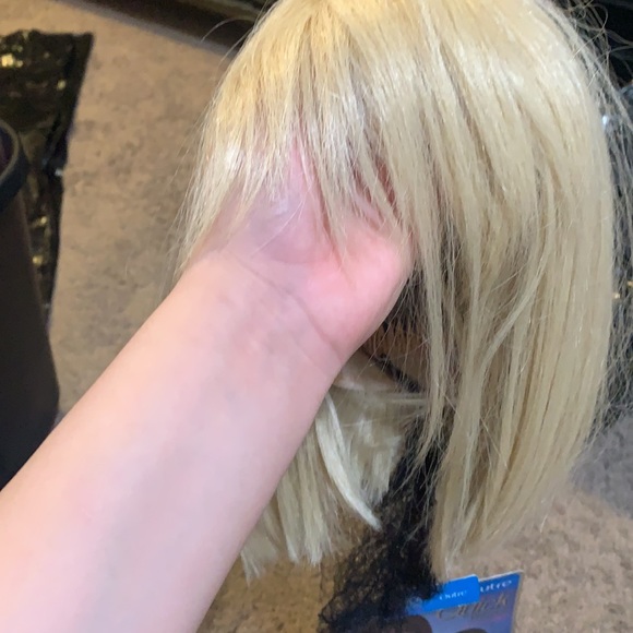 Blonde bob wig - Picture 2 of 3
